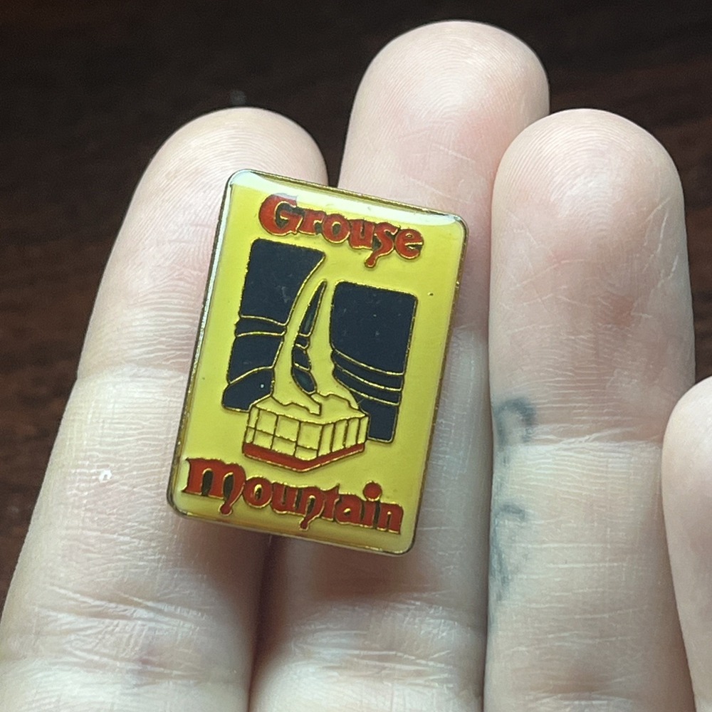 Vintage Grouse Mountain Ski Resort Canada Lapel‎ Hat Pin